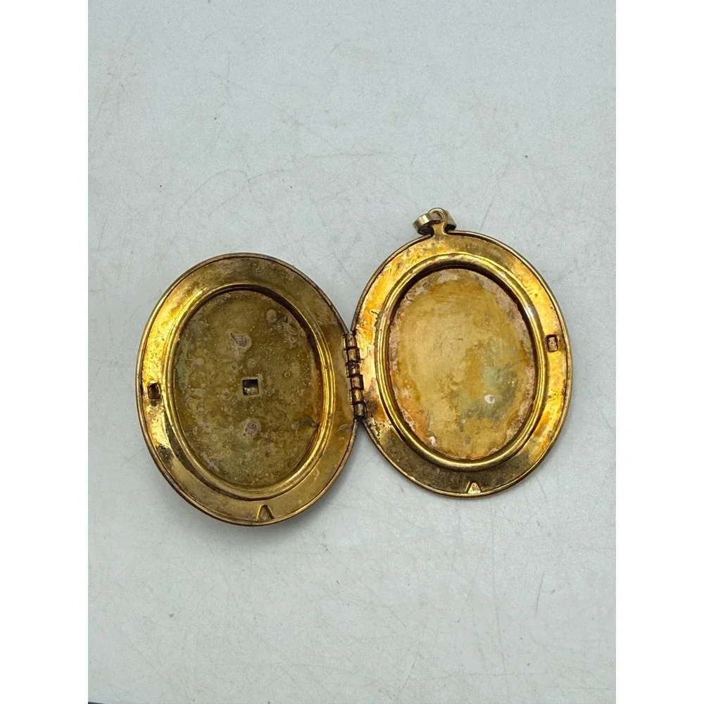 Erwin Pearl Vintage Lion Head Oval Locket Pendant Gold Tone Animal Motif Large